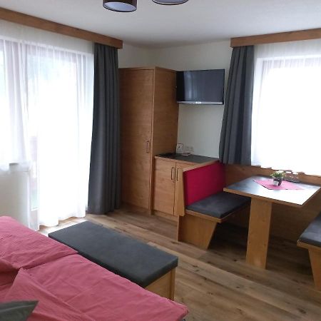 Ferienwohnung Haus Alpenflora Flirsch Exterior foto