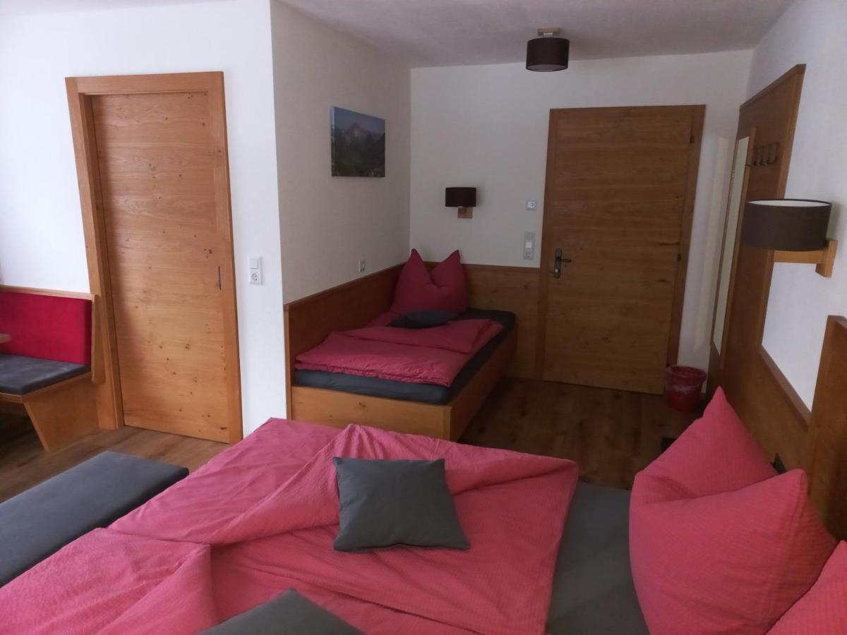 Ferienwohnung Haus Alpenflora Flirsch Exterior foto