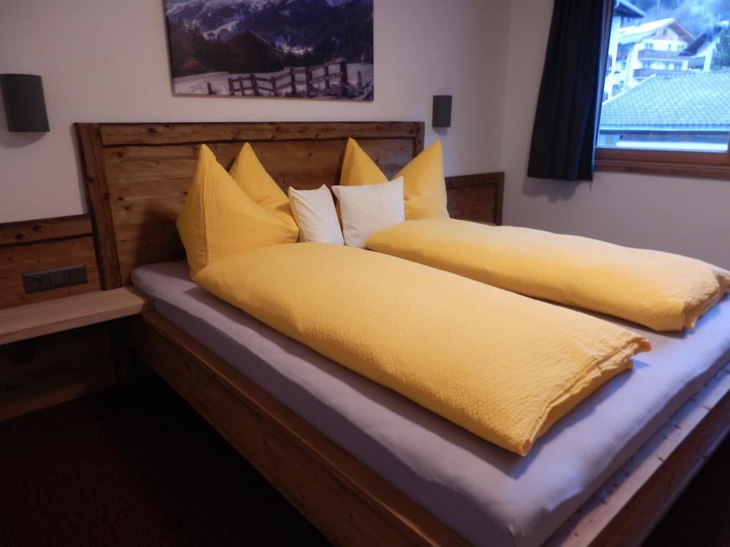 Ferienwohnung Haus Alpenflora Flirsch Exterior foto