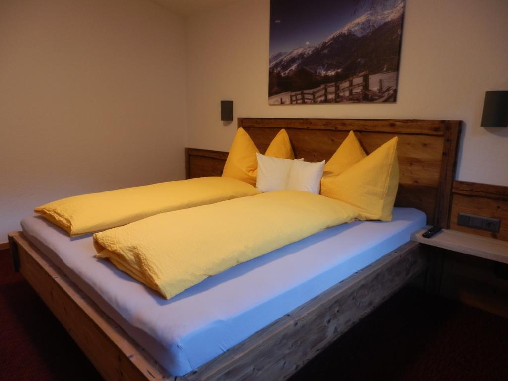 Ferienwohnung Haus Alpenflora Flirsch Exterior foto